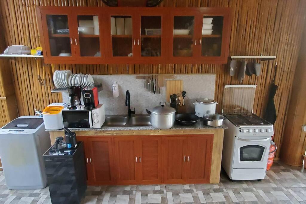 Villa Modern Bahay Kubo In A Farm Near Tagaytay à Tagaytay City Extérieur photo