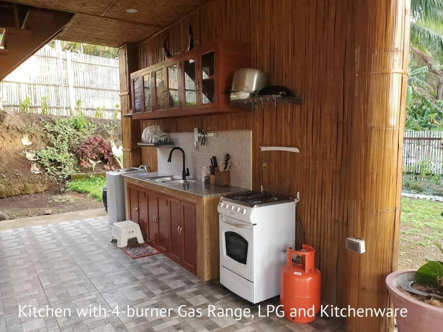Villa Modern Bahay Kubo In A Farm Near Tagaytay à Tagaytay City Extérieur photo