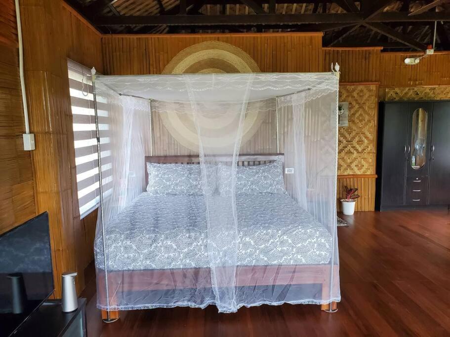 Villa Modern Bahay Kubo In A Farm Near Tagaytay à Tagaytay City Extérieur photo